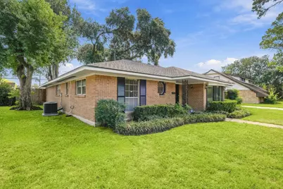 7823 Twin Hills Drive, Houston, TX 77071 - Photo 47