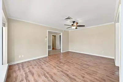 7823 Twin Hills Drive, Houston, TX 77071 - Photo 7