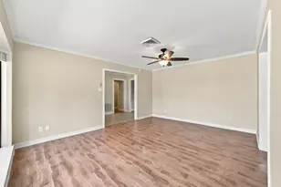 7823 Twin Hills Dr, Houston, TX 77071 - Photo 7