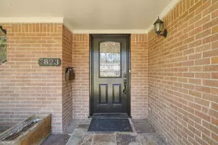 7823 Twin Hills Dr, Houston, TX 77071 - Photo 3
