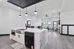 447 Sunset Trail, Angleton, TX 77515 - Photo 13