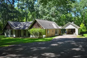 4 Sarah Lynn Ln, Conroe, TX 77303 - Photo 1
