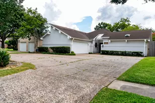 12107 Carriage Hill Dr, Houston, TX 77077 - Photo 3