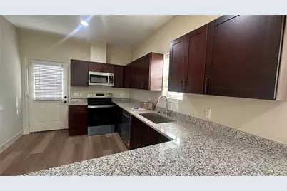 500 Legacy #505, Alvin, TX 77511 - Photo 5