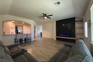 104 Avery Springs Ln, Dickinson, TX 77539 - Photo 7