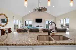 1086 Pennington St, Gilchrist, TX 77617 - Photo 5