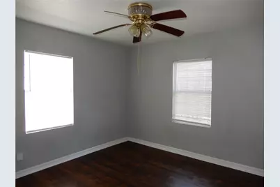 320 17th Avenue N, Texas City, TX 77590 - Photo 7