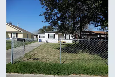 320 17th Avenue N, Texas City, TX 77590 - Photo 1