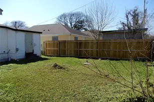 320 17th Ave N, Texas City, TX 77590 - Photo 9