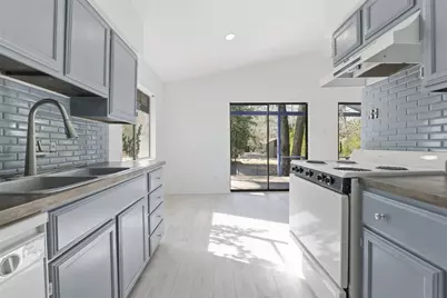 28600 Magnolia Court, Huntsville, TX 77320 - Photo 3