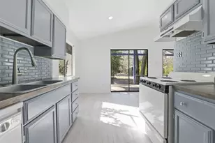 28600 Magnolia Ct, Huntsville, TX 77320 - Photo 3