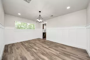 5523 Elm Tree Dr, Houston, TX 77048 - Photo 9