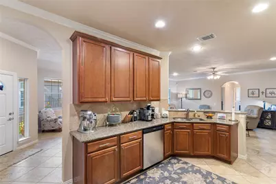 11 Abercrombie Place, Conroe, TX 77384 - Photo 9