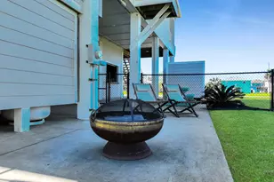 978 Sue Dr, Port Bolivar, TX 77650 - Photo 17