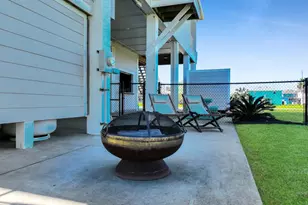 978 Sue Dr, Port Bolivar, TX 77650 - Photo 17