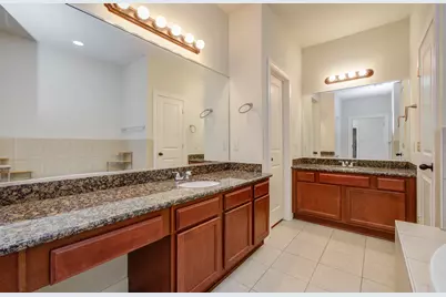 10205 Brooktree Drive, Houston, TX 77043 - Photo 15