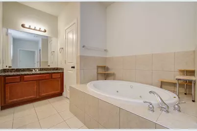 10205 Brooktree Drive, Houston, TX 77043 - Photo 17