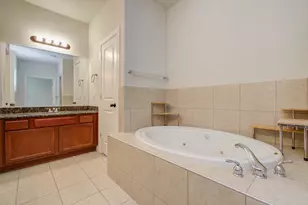 10205 Brooktree Dr, Houston, TX 77043 - Photo 17