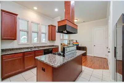 10205 Brooktree Drive, Houston, TX 77043 - Photo 11