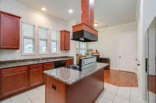 10205 Brooktree Dr, Houston, TX 77043 - Photo 11