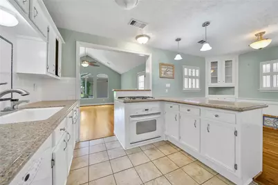 1583 Sue Barnett Drive, Houston, TX 77018 - Photo 9