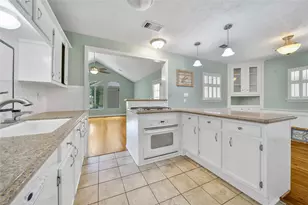 1583 Sue Barnett Dr, Houston, TX 77018 - Photo 9