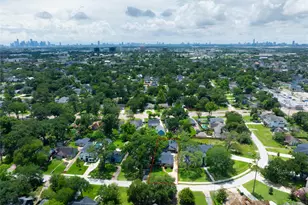 1583 Sue Barnett Dr, Houston, TX 77018 - Photo 31