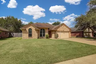 122 Bumelia St, Lake Jackson, TX 77566 - Photo 3