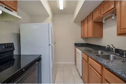 2121 Fountain View Drive #D50, Houston, TX 77057 - Photo 7