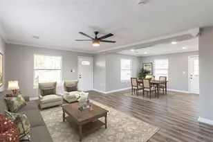 725 10th St, Dickinson, TX 77539 - Photo 1