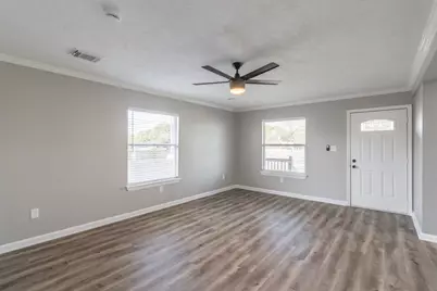 725 10th Street, Dickinson, TX 77539 - Photo 7