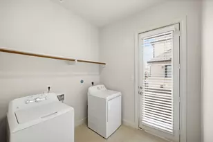 1404 W 25th St, Houston, TX 77008 - Photo 27