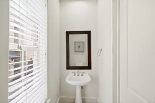 1404 W 25th St, Houston, TX 77008 - Photo 13