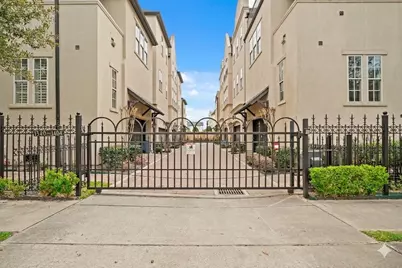 1404 W 25th Street, Houston, TX 77008 - Photo 3