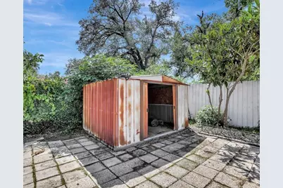 2044 Thonig Road, Houston, TX 77055 - Photo 13