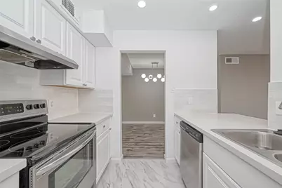 4645 Wild Indigo Street #375, Houston, TX 77027 - Photo 7