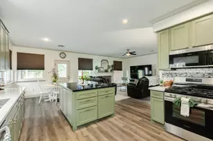 2601 Piney Woods Dr, Pearland, TX 77581 - Photo 11