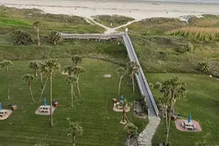 1401 E Beach Dr, Galveston, TX 77550 - Photo 3