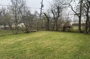 116 Forest Oaks Ln, Lake Jackson, TX 77566 - Photo 9