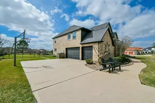 8906 Majesty Ln, Richmond, TX 77469 - Photo 5