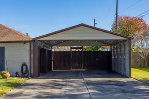 1846 Acacia Cir, Freeport, TX 77541 - Photo 5