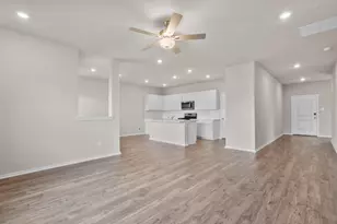 3542 Cardinal Pointe Dr, Angleton, TX 77515 - Photo 11