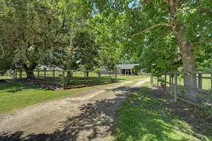 384 Co Rd 2046, Hull, TX 77564 - Photo 33