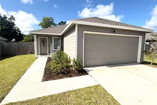 244 Houston Ave, Angleton, TX 77515 - Photo 1