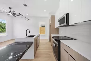 9106 Coffee St, Houston, TX 77033 - Photo 7