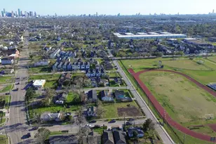 4006 Cortlandt St, Houston, TX 77018 - Photo 9
