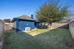 6318 Ezzard Charles Ln, Houston, TX 77091 - Photo 33