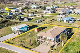 970 Wommack Dr S, Crystal Beach, TX 77650 - Photo 1