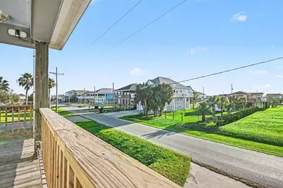 970 S Wommack Drive S, Crystal Beach, TX 77650 - Photo 7