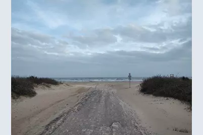 970 Wommack Drive S, Crystal Beach, TX 77650 - Photo 9